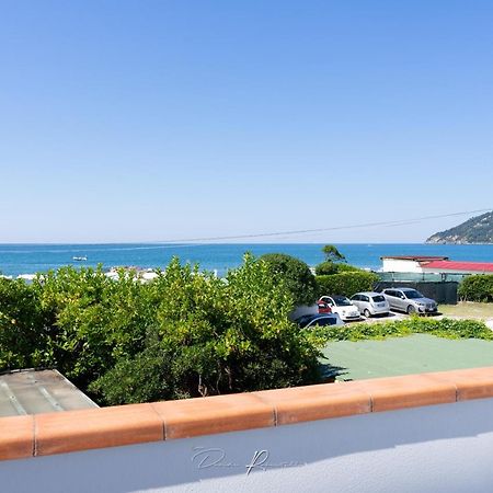 Casa Vacanze Vistamare Маринелла-ди-Сарцана Экстерьер фото